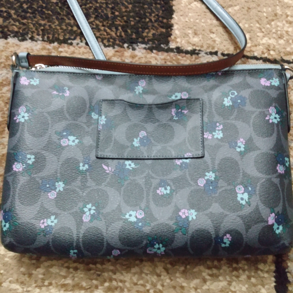 Coach Crossbody 💙🩵 - Picture 4 of 10